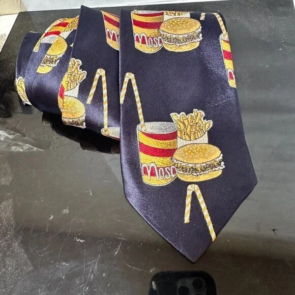 Moschino Tie Collectors Item Silk Hamburger Fries Extremely Rare and Desireable - Picture 6 of 10